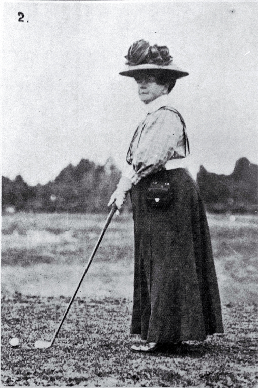 Mrs Stead preparing her shot when competing in the Christchurch Club's Easter Tournament held on the Shirley Links 