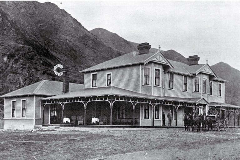 The newly completed Ferry Hotel, Waiau, with the Hanmer coach in front 