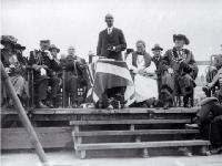 Mr Wyn Irwin makes a statement at the gathering, foundation stone ceremony, Bridge of Remembrance