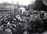 Lord Jellicoe addresses those in attendance, foundation stone ceremony, Bridge of Remembrance