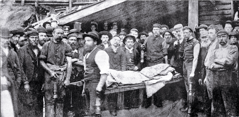 Rescuers begin the job of removing bodies within the mine, Brunner mining disaster 