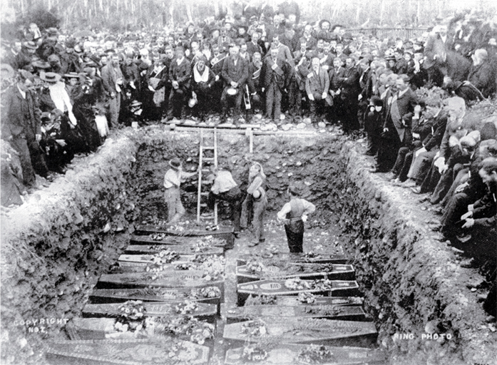 Mass funeral service for the victims of the Brunner mining disaster 