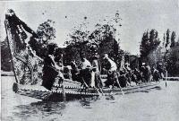 Mahutus war canoe Tehaere-tiki-tiki on Victoria Lake