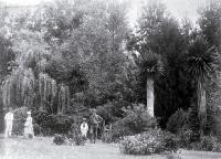 The Ritchie family in their garden, ca 1890