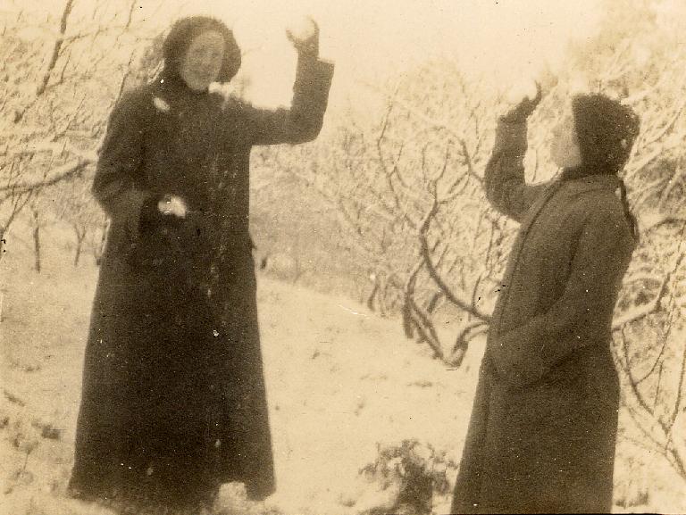 Madel(a/e?)ine & Dorothy Gimblett in the snow