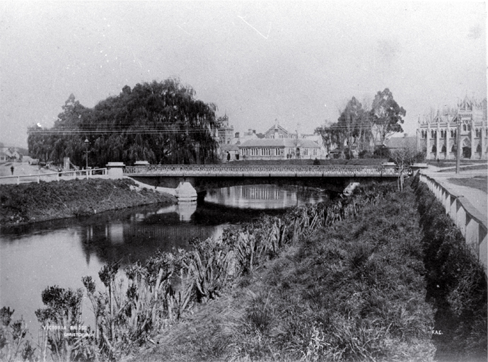 Avon River, Victoria Street Bridge with Provincial Chambers in the background 