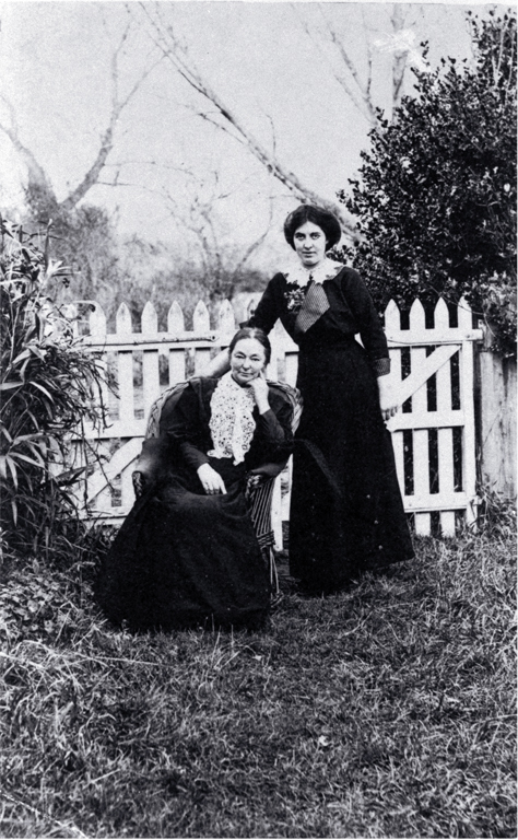 Amelia Frances Rogers (1849-1928) and Ruby Inwood (b. 1888), the orphaned daughter of one of Mrs Rogers' brothers 