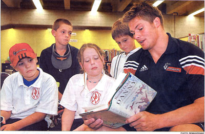 Reading Crusade photograph: All Black and Crusader Richie McCaw reads to 4 children at the Reading Crusade launch