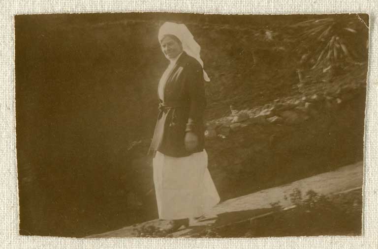 Image of Photograph album, loose photograph [1913-1933]