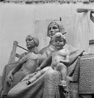 New Zealand Centennial Exhibition 1939-1940 : pioneer mother and child (close up of sculpture).