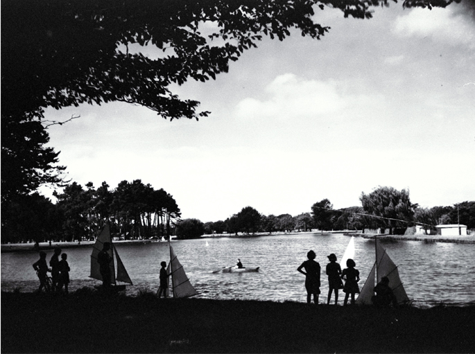 Children sailing model yachts on Victoria Lake, Hagley Park 