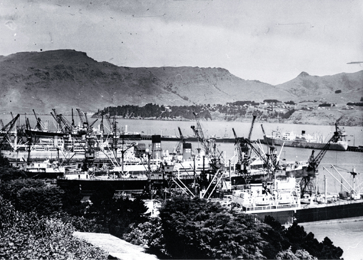 New tonnage record for Lyttelton of 89,670 tons when 20 ships were berthed in the inner harbour and one in the stream awaiting a berth 