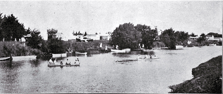 Boating on the Selwyn River during the picnic given by the Canterbury Automobile Association to those who volunteered to fight the influenza epidemic 