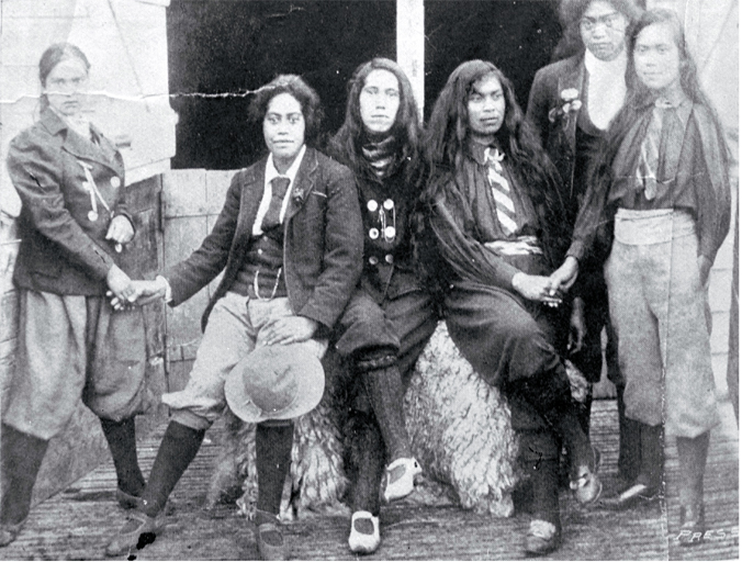 A group of Maori women dress reformers 