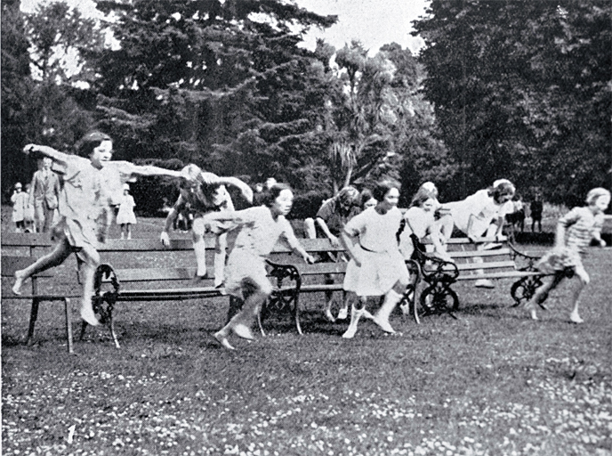 The Christchurch Normal School holds its annual sports gathering on the archery lawn, Botanic Gardens, Christchurch 