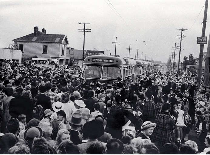 The first buses of the New Brighton run 