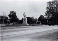 Victoria Square from Colombo Street, with the Captain Cook statue, sculptured by Trethewey in 1932, in the foreground 