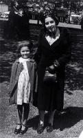 Florence Mahomet (1916-1998), later Mrs Wylie, and her niece, Cynthia Mahomet, in the late 1930s 