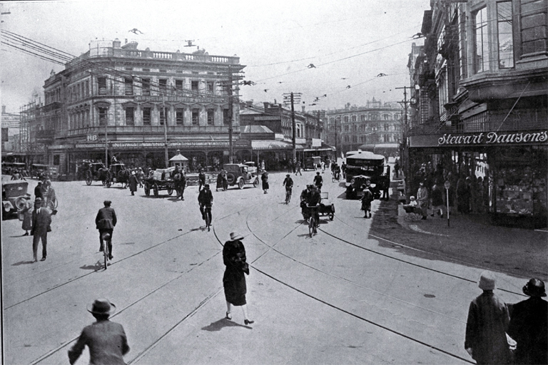 The Christchurch of 1925 : busy streets and tall buildings.