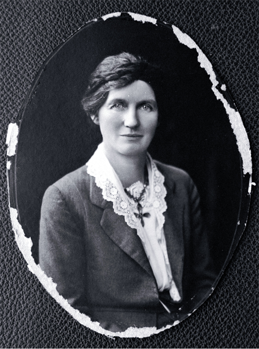 Elizabeth Reid McCombs, née Henderson (1873-1935) [between 1919 and 1925] 