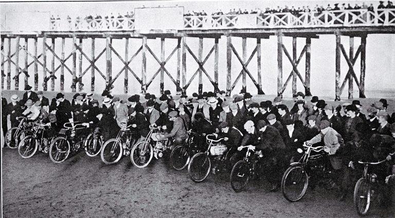 The Christchurch Motor and Cycling Club's motor races on New Brighton Beach, Christchurch [1905]