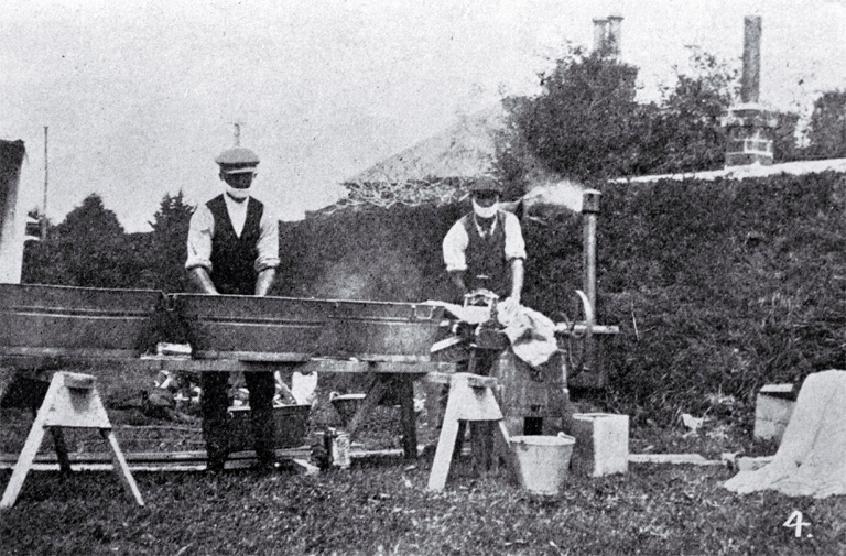 Men doing the laundry [1918]
