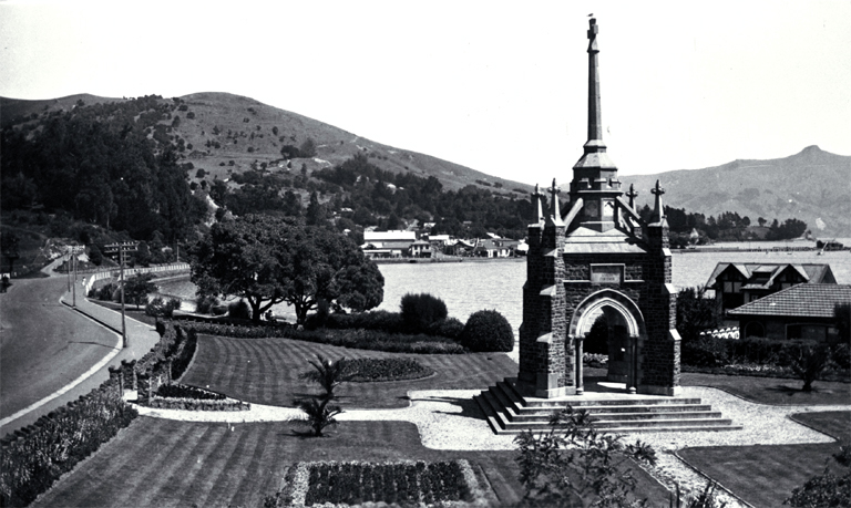 Akaroa, showing the war memorial 