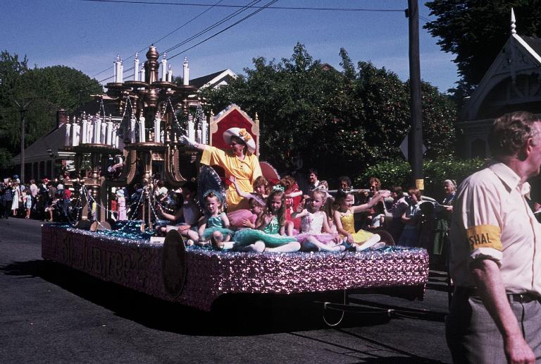 Hay's Christmas parade float