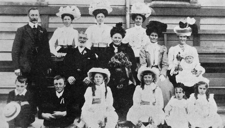 The Golden wedding of Mr and Mrs W. Fussell, at Tai Tapu, Canterbury: a family group [1909] Selwyn-P1081149 