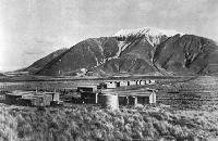 Mr McWilliams’s camp near the centre shaft. Mount Hutt in the background, beyond the Rakaia river.