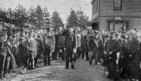 The funeral of Apa Taiaroa: the procession leaving the house of the Hon. H. K. Taiaroa.