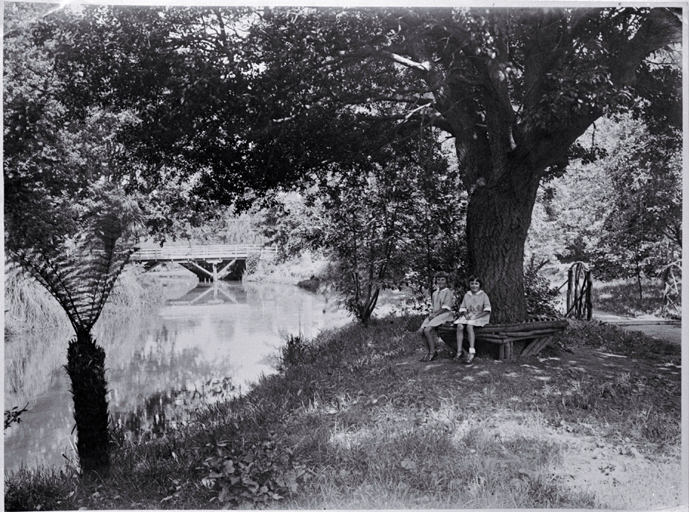 Schoolgirls in the Millbrook Reserve in the late 1920s 