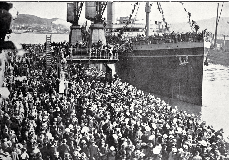 The departure of the 17th reinforcements and Maori details to join the ANZACs from Wellington : the transport clears the wharf.