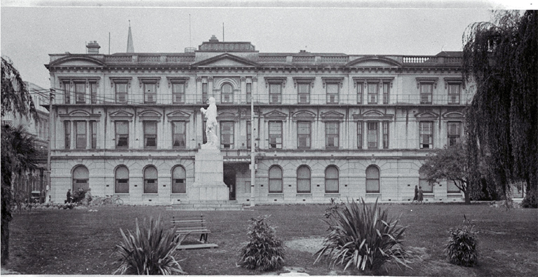 The Clarendon Hotel on the corner of Worcester Street and Oxford Terrace 