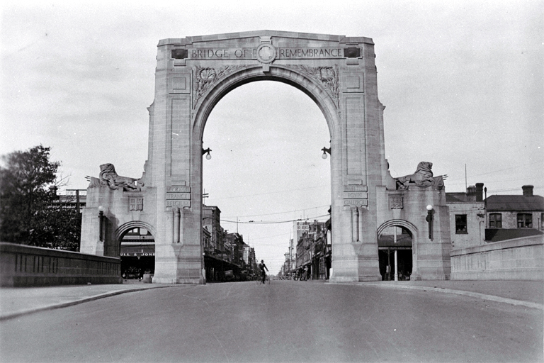 The Bridge of Remembrance with Cashel Street in the background 