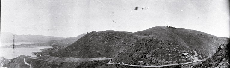 Dyers Pass Road and the Sign of Kiwi 