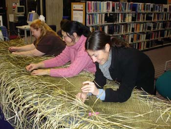 Weaving at the Central Library 23 June 2005