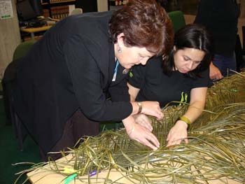 Weaving in the Ngā Pounamu Maori Centre 30 June 2005