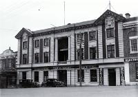 Dominion Hotel at the top of Stafford Street, on the corner of Sefton Street, Timaru 