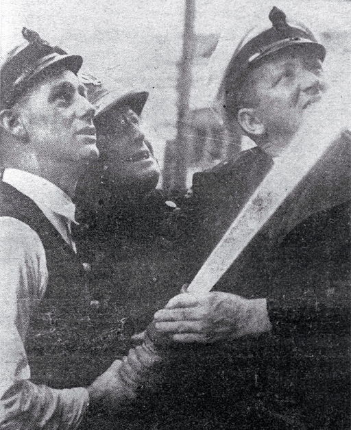 Sailors of the ships Bellona and Arbytus (Royal New Zealand Navy) help to attack the flames 