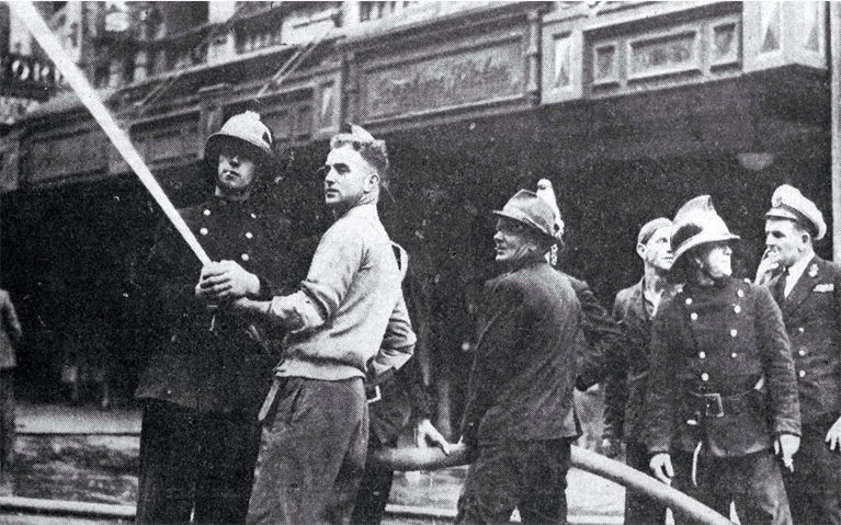 Firemen, servicemen and civilians fighting the fire 