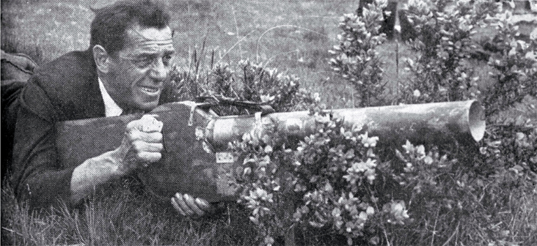 Homeguard manoeuvres : a demonstration of a dummy machine-gun 