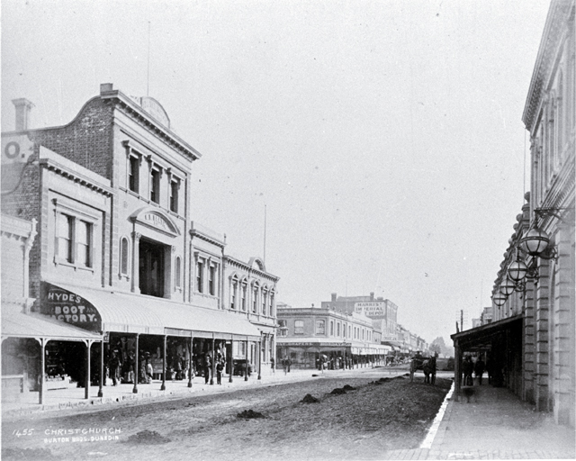 Cashel Street, looking west across Colombo Street past Beaths towards Hobday and Co. and Ballantyne's drapery stores Cashel Street, looking west across Colombo Street past Beaths towards Hobday and Co. and Ballantyne's drapery stores