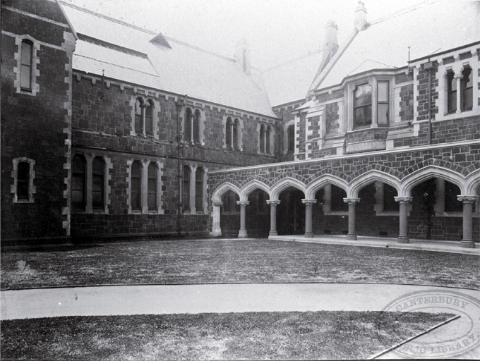 Canterbury College, University of New Zealand : lecture theatres in Northern Quad, to right is Engineering School.