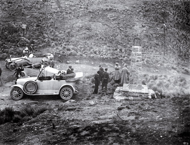 French officers visit to the Sign of the Kiwi 