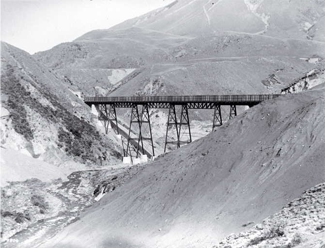 The Sloven's Creek viaduct, near Broken River on the Midland Railway through Arthur's Pass 