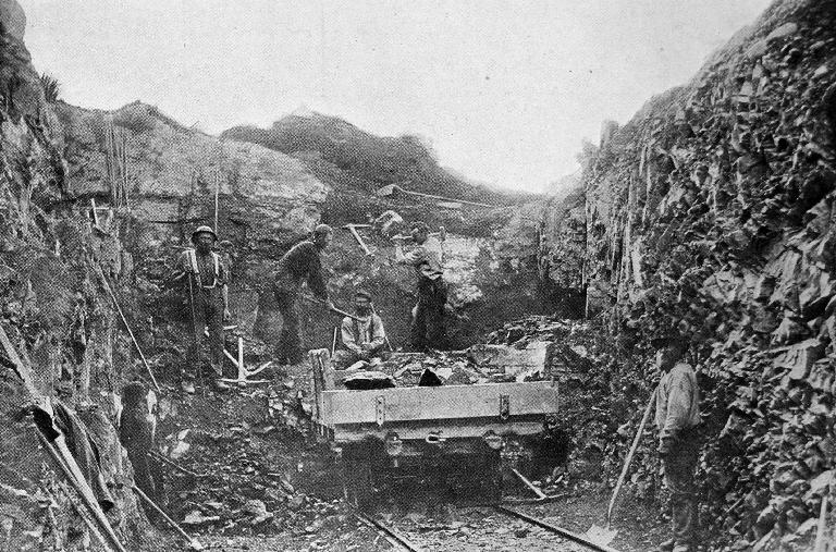 Rock cutting beyond Staircase Gully.