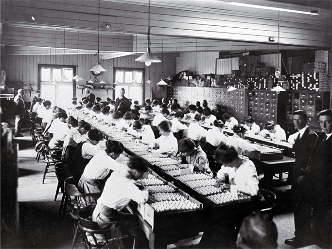 Clerks sort through the ballots before drawing the first ballot in the General Election of 1914 