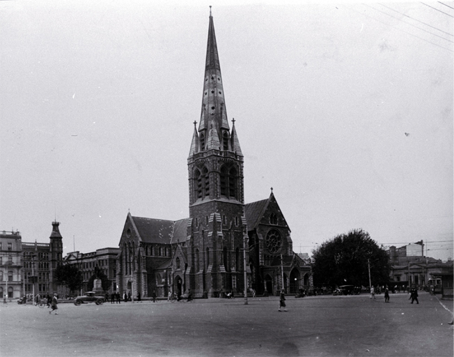 The Cathedral and Square, Christchurch : to the left is The Press building & Government Building, & at right is the Bank of New Zealand.