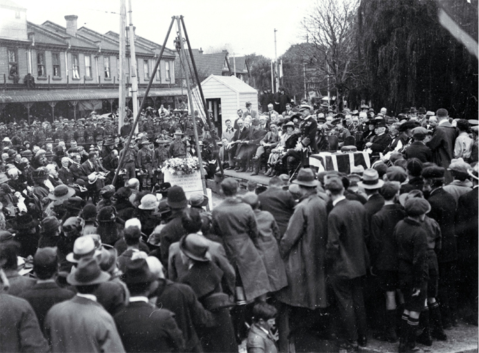 Lord Jellicoe addresses those in attendance, foundation stone ceremony, Bridge of Remembrance 